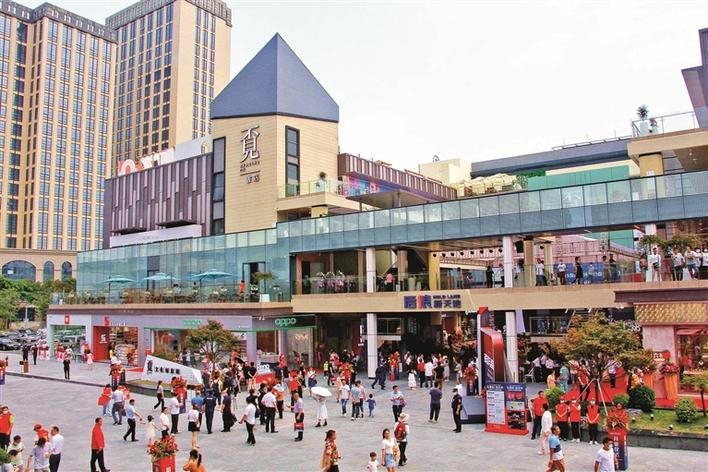 作为大浪街道乃至龙华区的超大型商圈,大浪商业中心自2009年开业以来