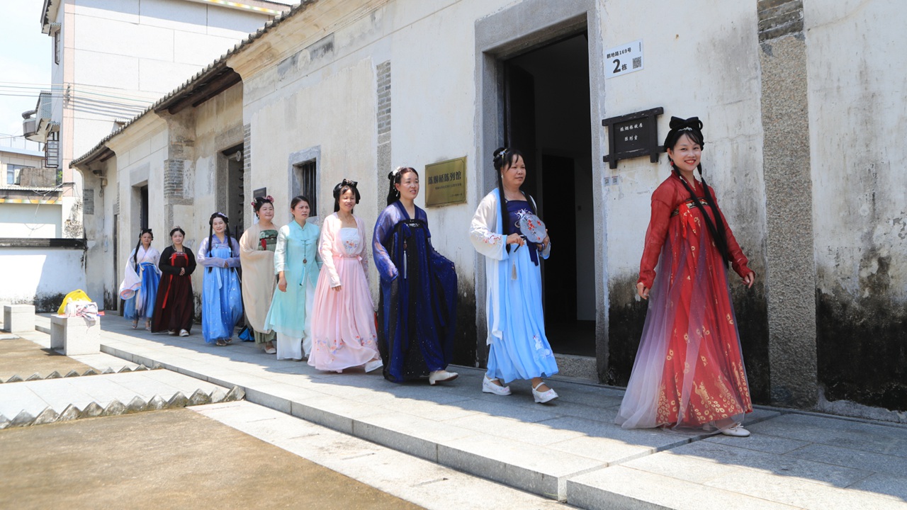 Edixia Village holds community art event,longhua,longhua district,Longhua Government Online