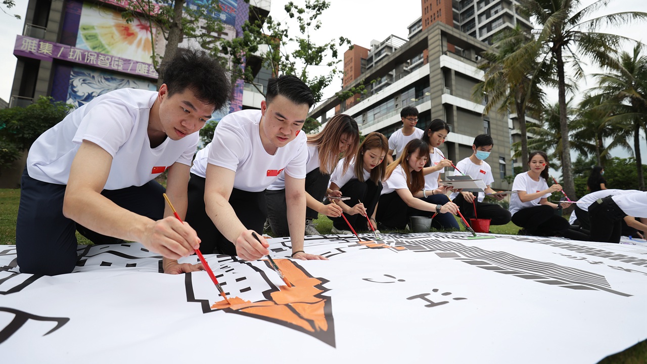 HK youths celebrate National Day,longhua,longhua district,Longhua Government Online