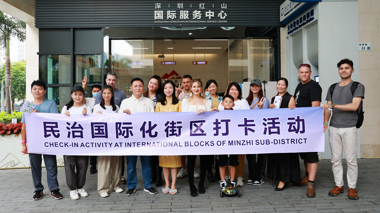 Expats visiting Minzhi International Block wowed,longhua,longhua district,Longhua Government Online