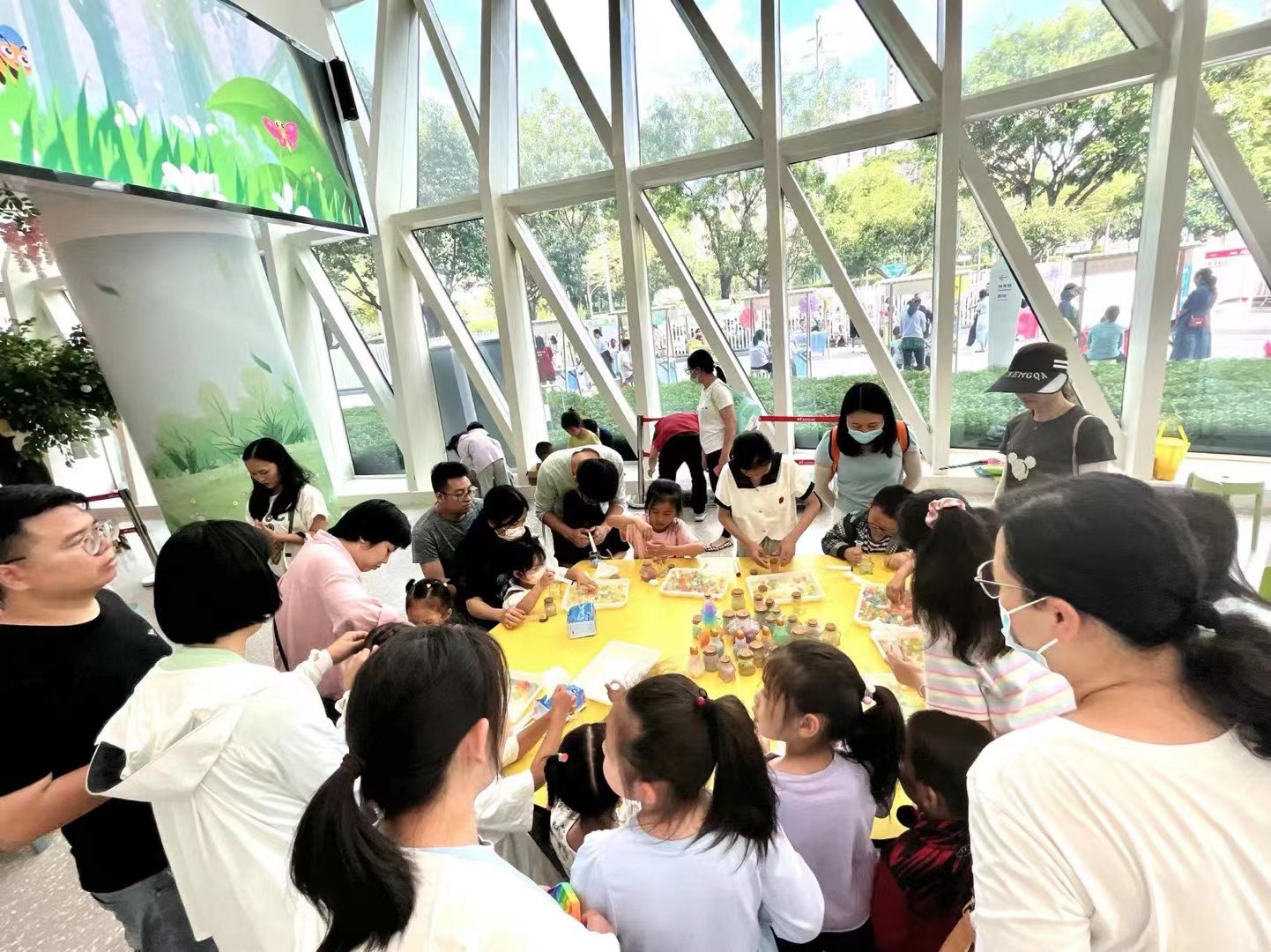 妙趣虫生拈花拾趣，汇聚爱心温暖你我——龙华区青少年宫“摊玩计划·为爱打call”系列主题活动圆满结束
