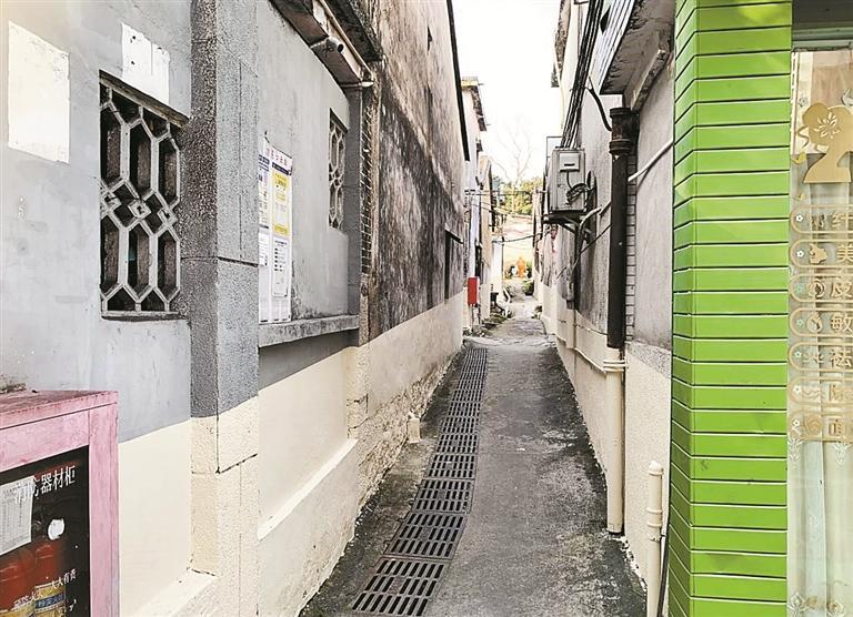 大浪社区粉刷上、下岭排老屋村外墙获居民好评