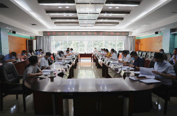 0515下午，建民同志主持召开龙华区营商环境改革工作推进会.jpg