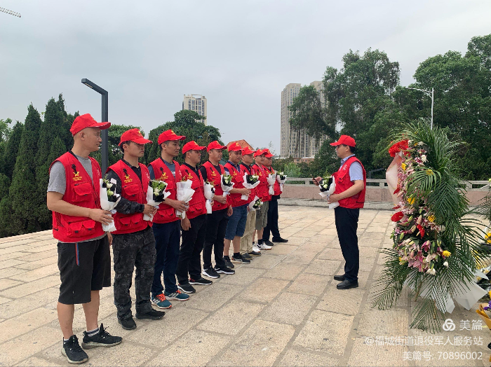 “缅怀革命先烈&middot;传承红色基因”——清明节烈士纪念碑祭奠活动4.jpeg