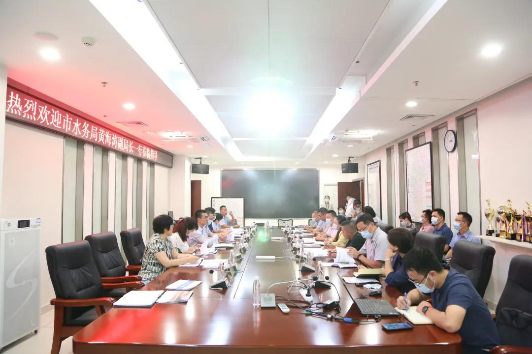 市水务局副局长、市水污染治理指挥部办公室副主任黄海涛同志率队赴龙华区调研水务工作.jpg