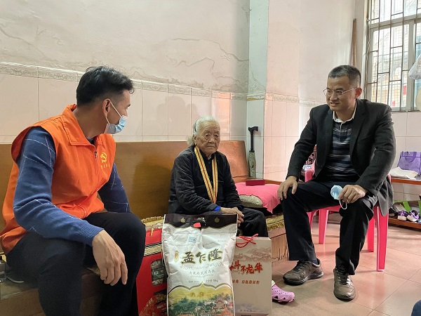福城街道退役军人服务站：春节慰问送关怀，浓浓关爱暖人心1.jpg