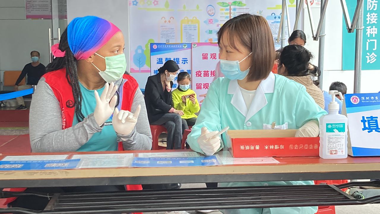 US sports teacher helps epidemic fight in Longhua,longhua,longhua district,Longhua Government Online
