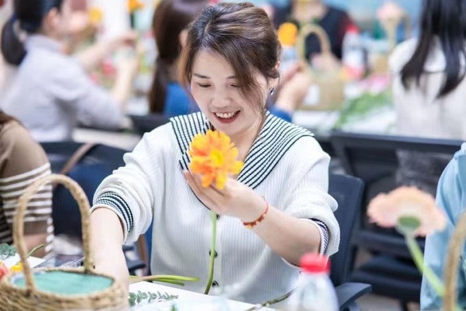 福城街道总工会开展女职工插花活动.jpg