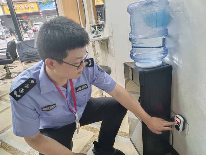 福城街道社区网格员假期守岗保平安2.jpg