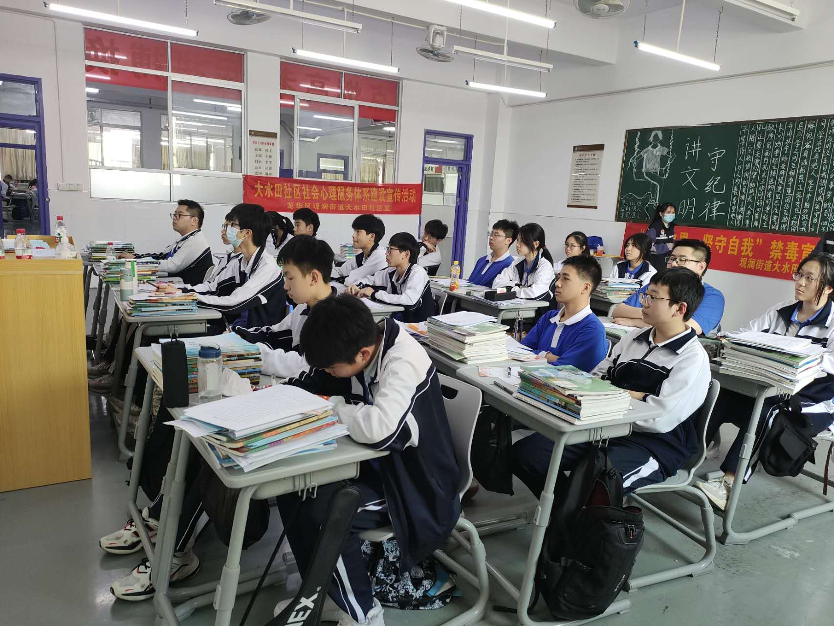 带横幅照片.jpg