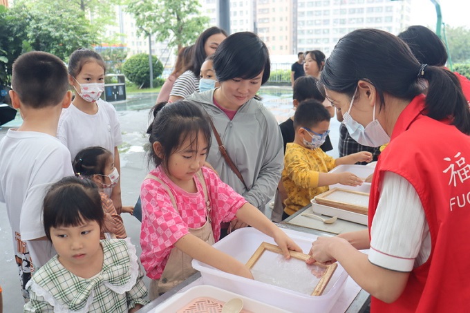 福城街道兴富社区青少年走进“四大发明”，近距离感受中华传统文化魅力4.jpg