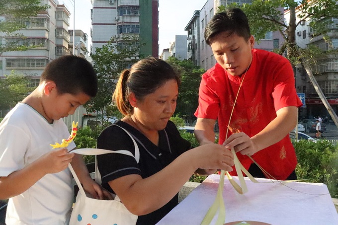 福城街道丹湖社区开展幸福生活节活动2.jpg