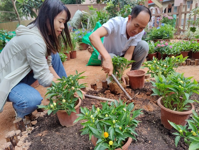 福城街道茜坑社区30名邻里参与“半亩田园”亲邻之家改造1.jpg