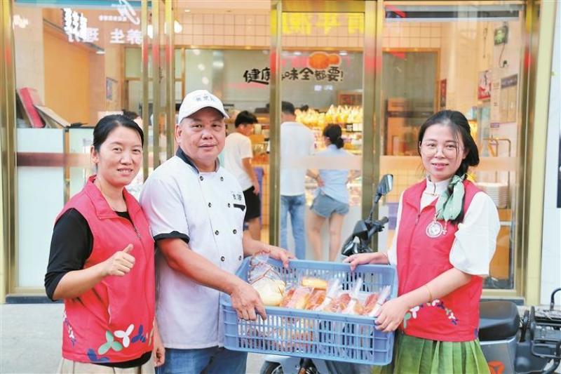 福城街道章阁社区一家名叫麦芝语的面包店飘出阵阵“余香”.jpeg