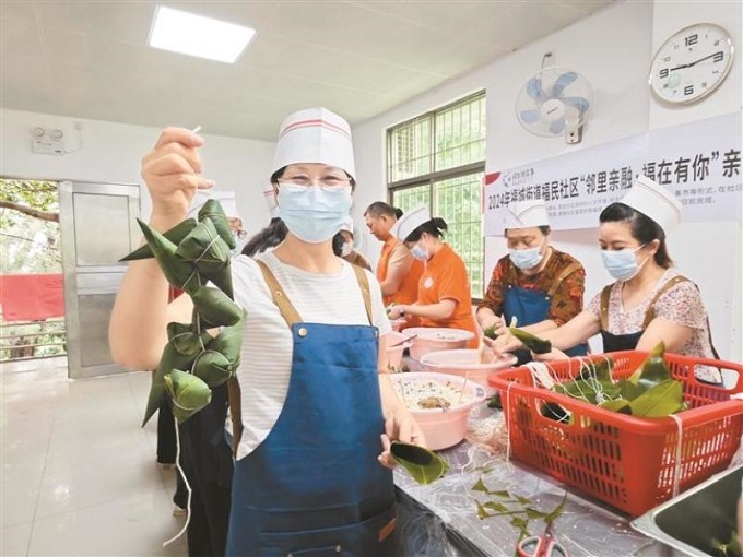 福城街道：包粽子话家常&middot;邻里热闹庆佳节1.jpeg