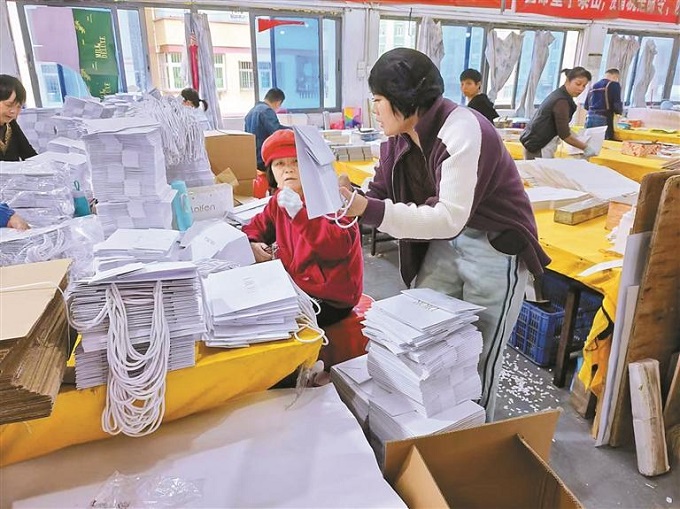 龙华这家社区工厂生产“温暖包装盒”2.jpeg