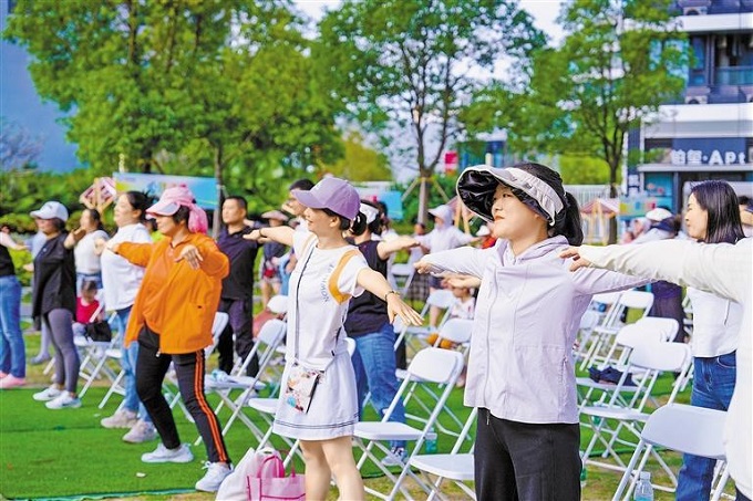 福城街道四和社区举行“悦动四和，赋能双减”中青年减压减重健康计划启动仪式2.jpg