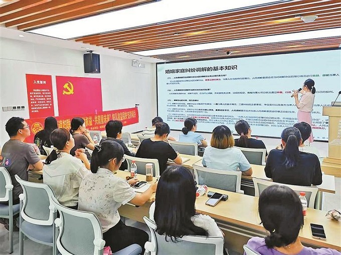 福城街道妇联举办“为爱同行——妇儿维权保护队伍能力提升计划”培训.jpg