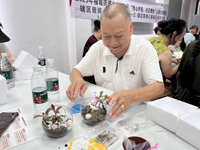 福城街道九龙山社区举办心灵微景观减压沙龙课程3.jpeg