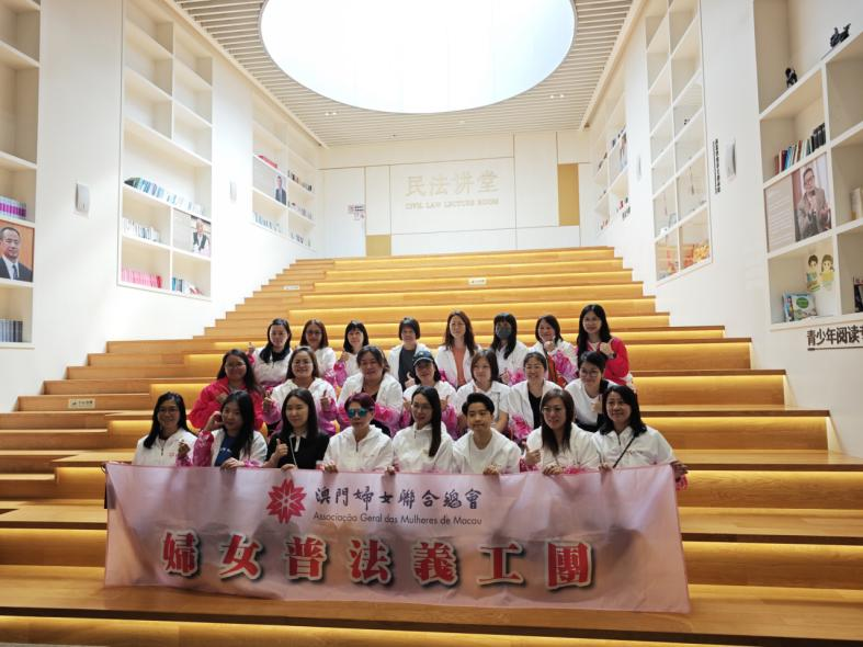 澳门妇女义工团一行在民法博物馆合照.png