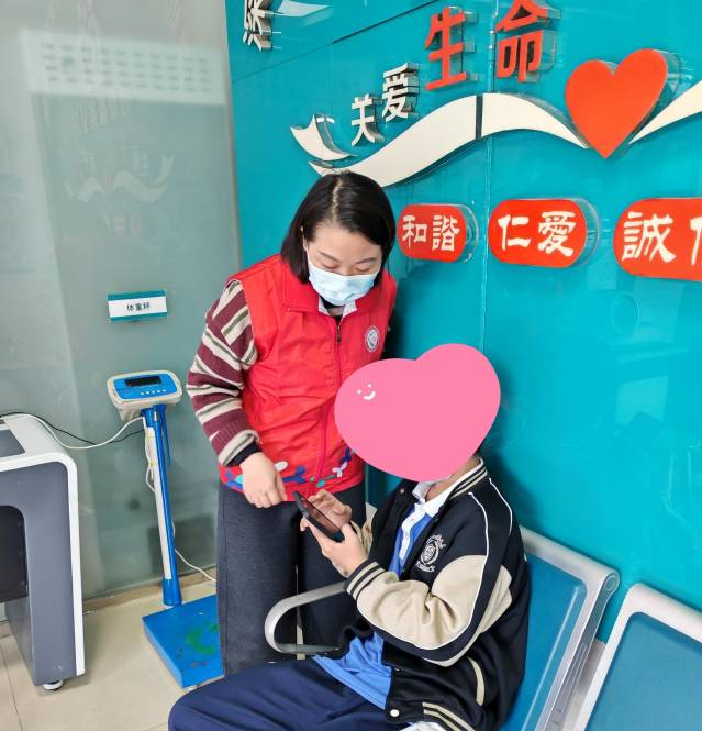 浪口社区“爱心妈妈”携手楼栋长守护困境少年