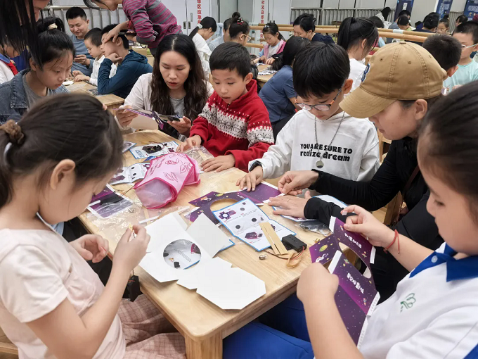 福城街道桔塘社区-当社区变成“科学城堡”：桔塘这样点亮孩子的第一个科学梦2.webp.png