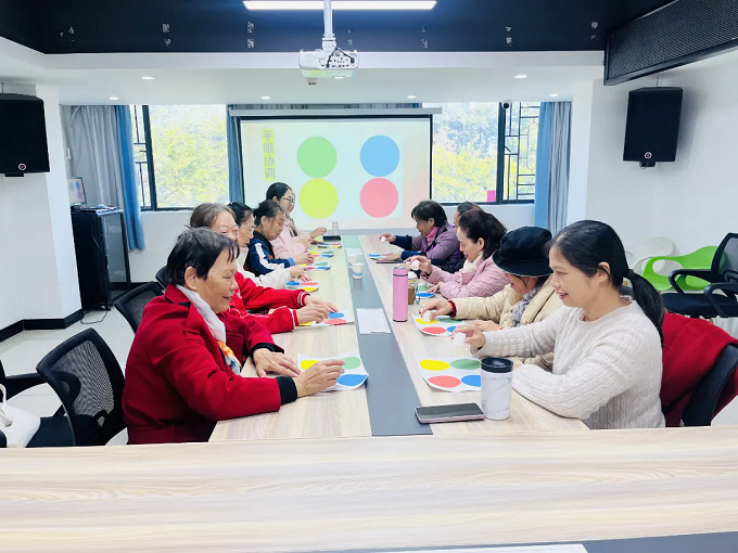 福城街道茜坑社区开展“守护记忆，乐享晚年”阿尔茨海默症预防科普活动2.webp - 副本.png