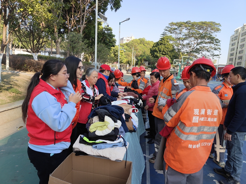 500余件冬衣汇聚爱心 观澜街道桂花社区这个冬天很温暖
