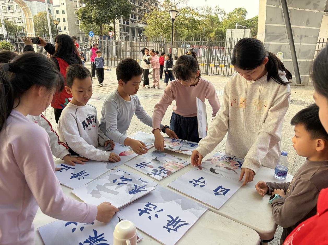 大浪街道水围社区“环岛课堂”正式开课