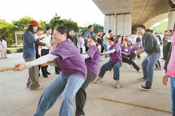 福城街道妇联举办“巾帼展英姿&middot;奋进向未来”拔河比赛.jpg