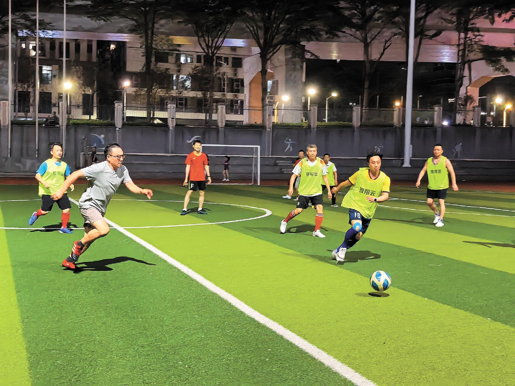 Grassroots pitch, global touch: German coach joins Minzhi community football training,longhua,longhua district