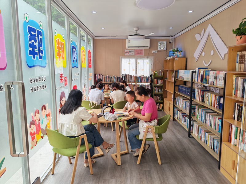 龙华街道松和社区河畔驿站成居民暖心打卡地