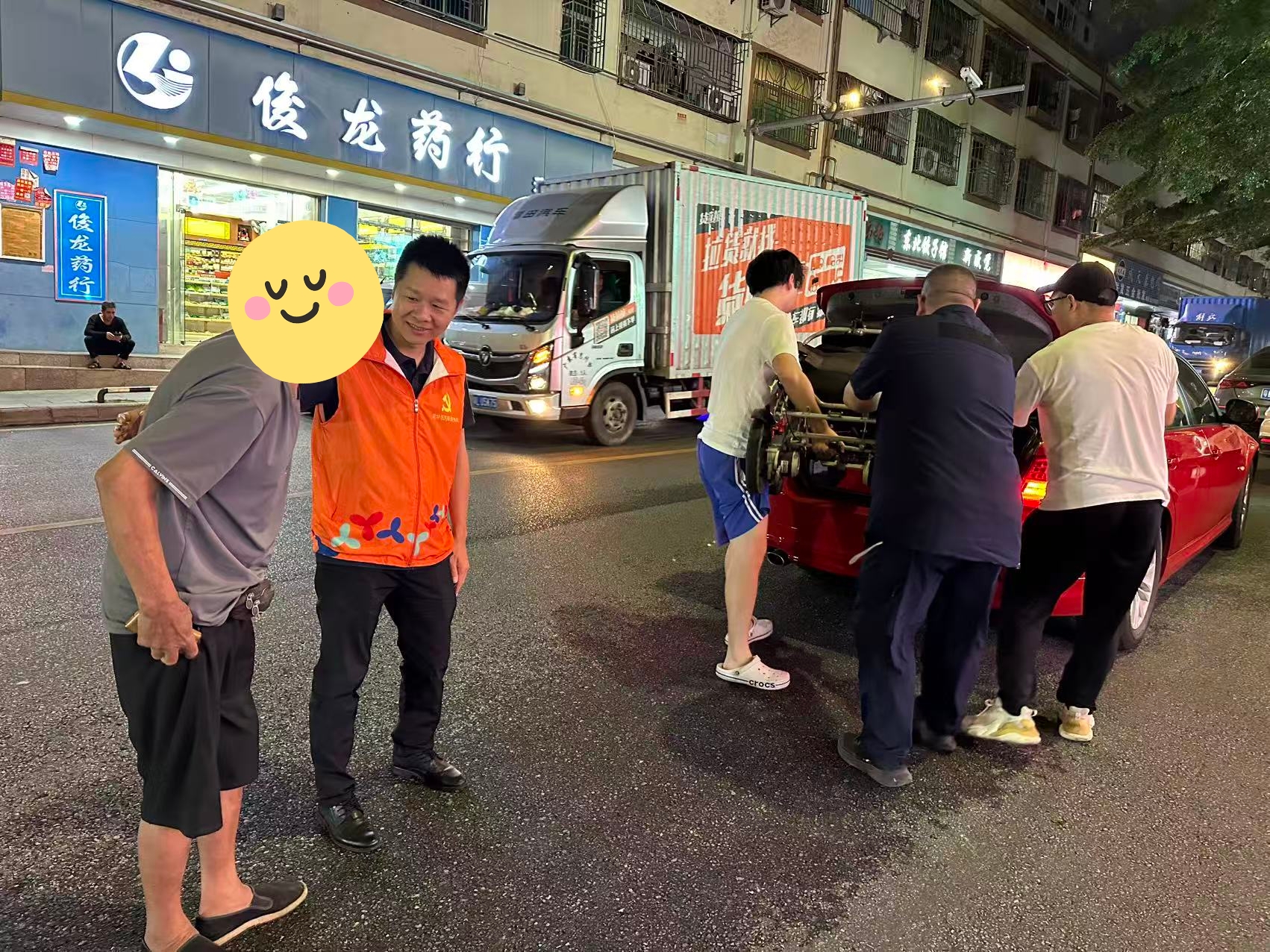 大浪街道同胜社区先锋服务队助迷路老人平安归家