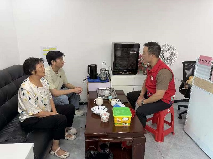 福城街道丹湖社区暖心开展征兵咨询服务,助力青年踊跃参军.jpg