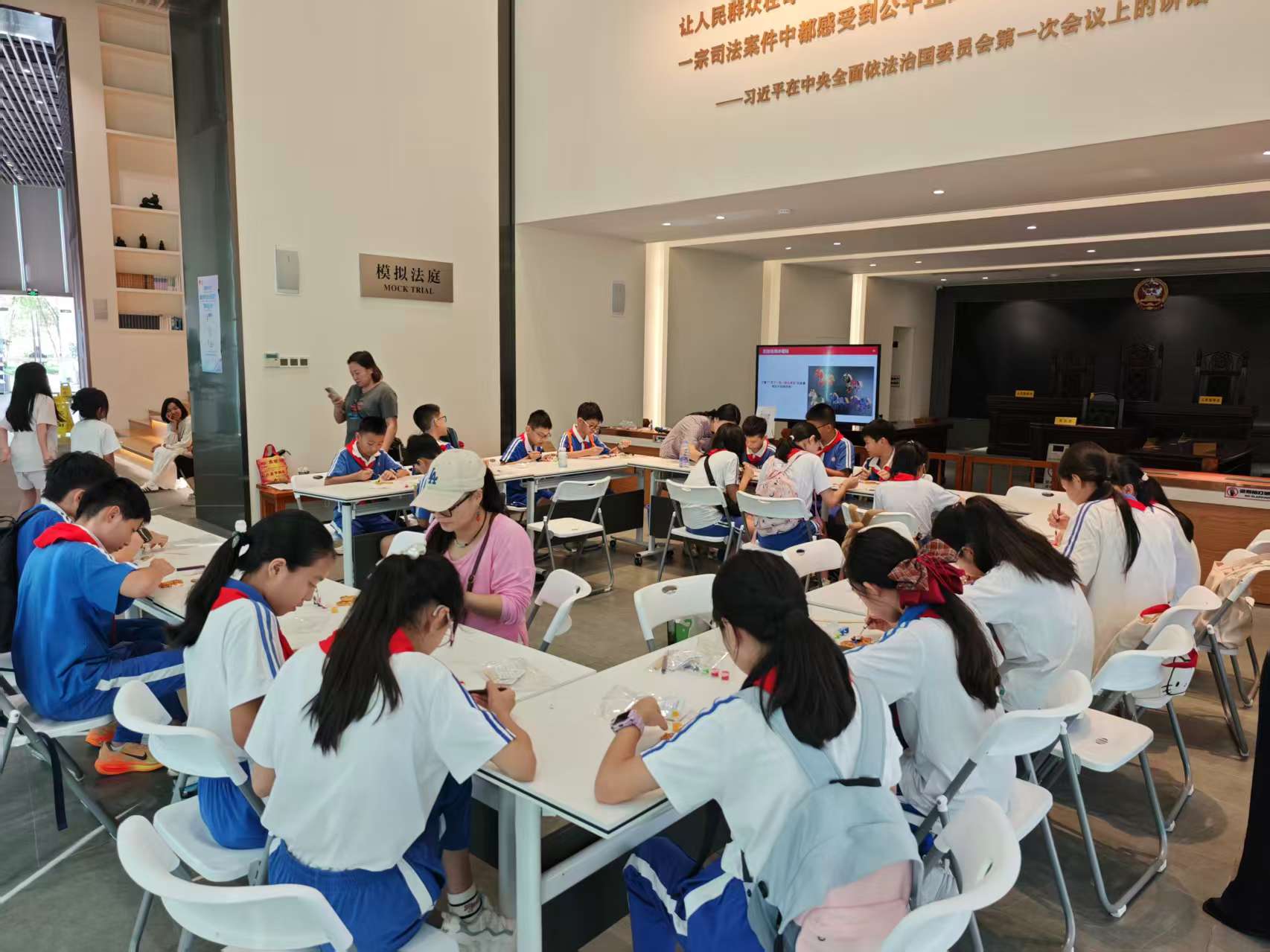 20260828深圳大学附属坂田学校亲子团28人来到民法博物馆（1）.jpg
