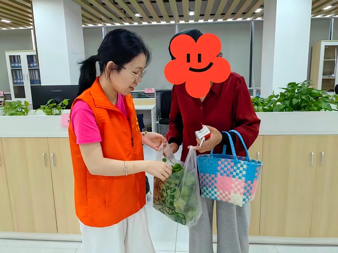 楼顶有菜园、夜里有课堂,福城街道兴富社区党群服务中心成为居民“第二个家5.jpg