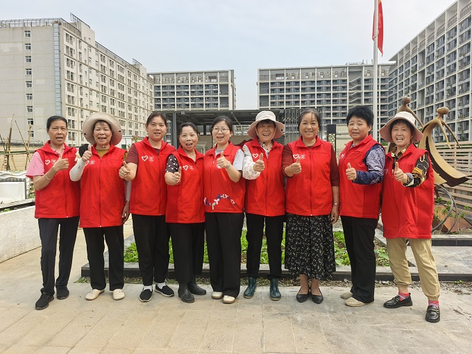 楼顶有菜园、夜里有课堂,福城街道兴富社区党群服务中心成为居民“第二个家3.jpg
