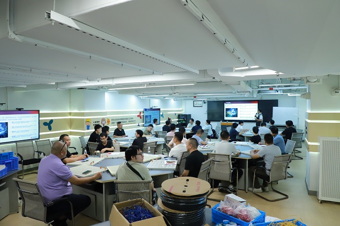 福城街道章阁社区“AI+装配电工”技能提升班开班3.jpg
