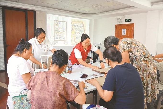 福城街道九龙山社区开展“老伙伴”回忆录主题活动.jpg