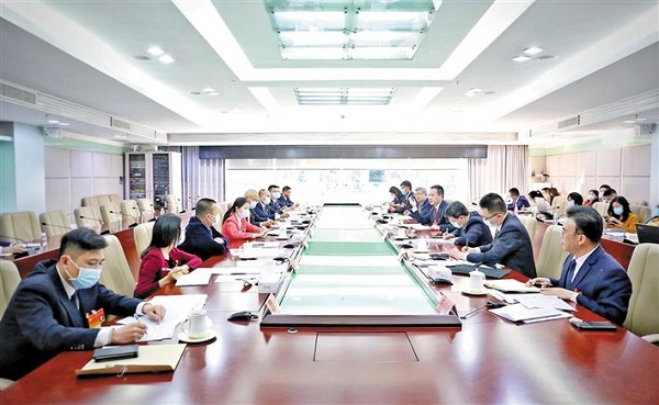 福城代表团热议党代会报告01.jpg