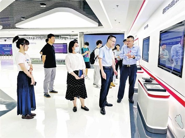 福城街道召开重点企业数字经济推进会2.jpg