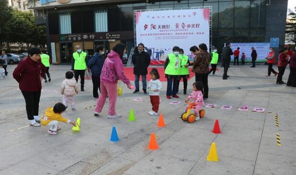 龙华区“防金融诈骗”游园会提升老人安全防范意识2.jpg
