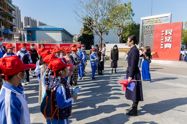 龙华区首批“小小普法员”选拔出炉，100名中小学生成普法志愿者1.jpg