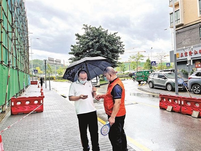 钟培华：有原则有耐心，做好“卡口守门员”.jpg
