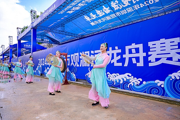 2024年深圳市观澜河龙舟赛火热开赛，“一河一赛”燃激情&middot;龙舟竞渡踏浪起10.jpg