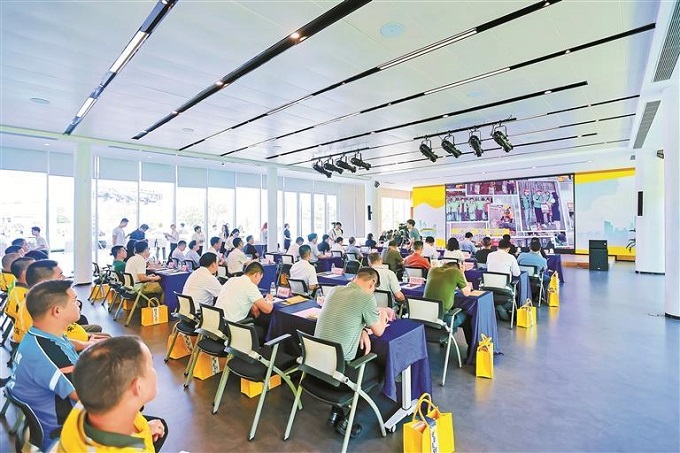 龙华区全力打造全国首个骑手友好生态城区1.jpg