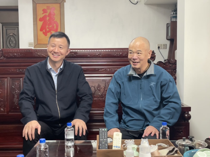 3.张高峰副区长慰问参战优抚对象.jpg
