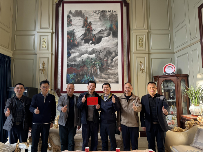 4.何洪彬局长慰问战时二等功臣.jpg