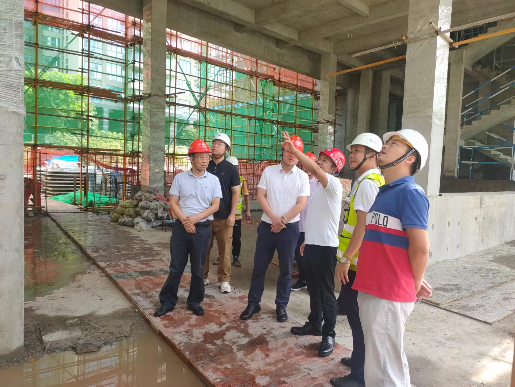 深圳市龙华区住房和建设局开展保障房项目安全生产检查工作.jpg